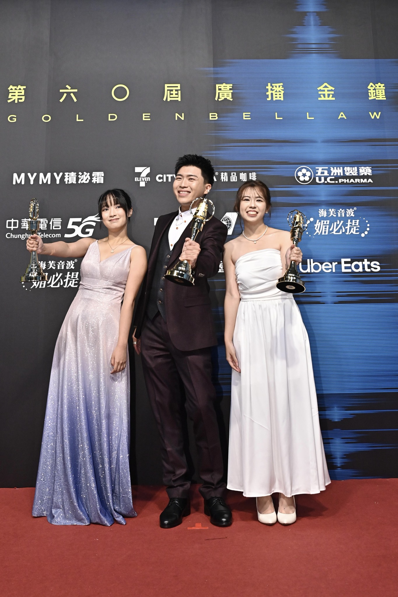 Neck (Wu Yu-Hsuan) won the Best Youth Program Host (Radio Program) for I’ve Liked You for a Long Time.
